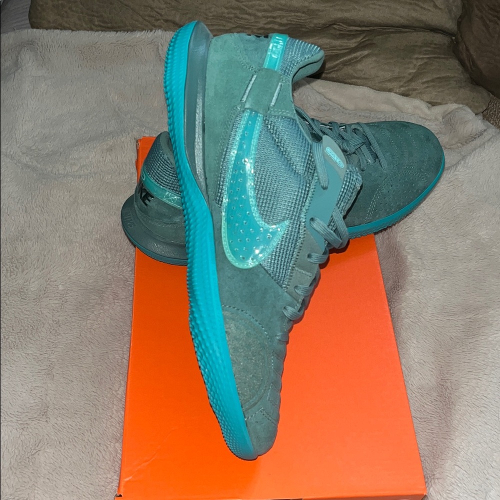 Nike Streetgato indoor soccer shoes in the box.size 9